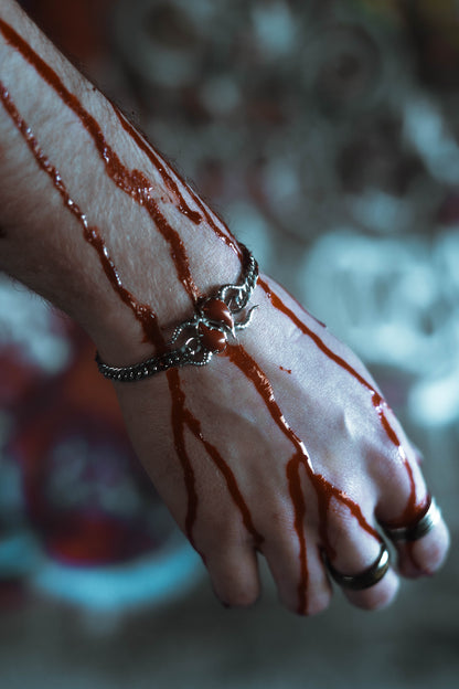 Bracelet gothique First Blood Rakhs – jaspe rouge et acier inoxydable, édition limitée